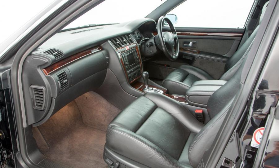 Интерьер Audi S8 (D2) 1999 года  (UK) (фото 18 из 39)